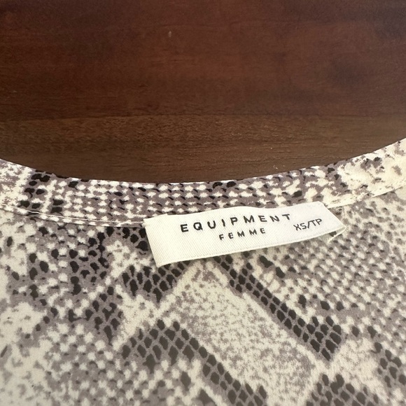 EQUIPMENT
Snakeskin Print Silk Slim Fit Shirt (21) - Picture 9 of 9